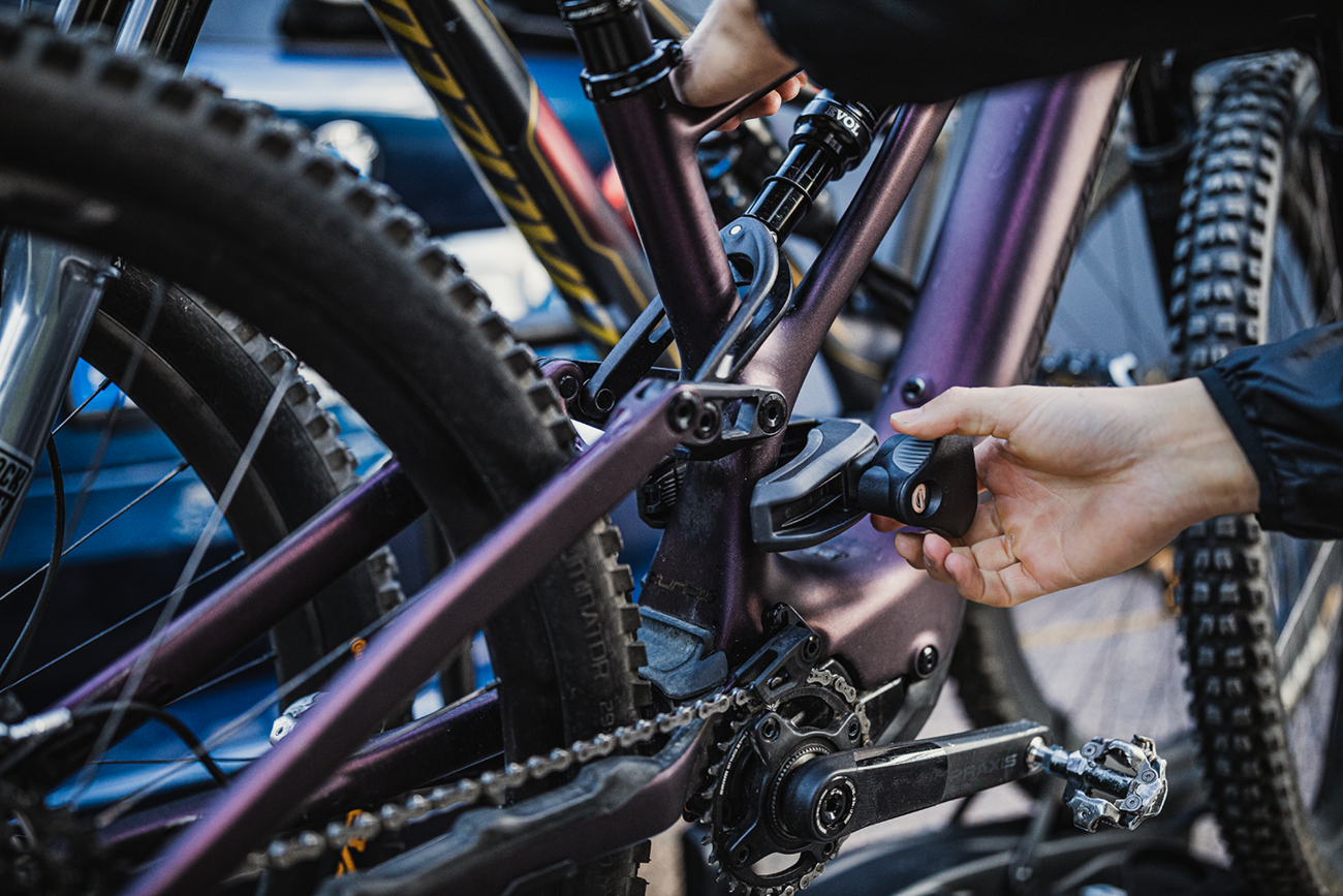 THULE EasyFold XT 2-Bike Hitch Bike Rack