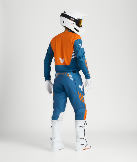 新品　BRIEFING MEN'S EARTH HIGHNECK RF Globus Group | Skytec Radius Unvented Safety Helmet | Globus