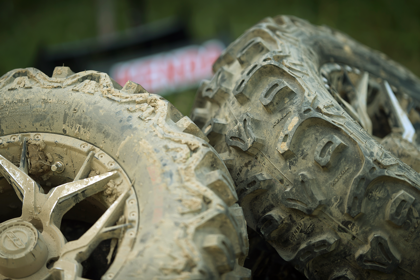 KENDA K587 Bearclaw HTR Tire