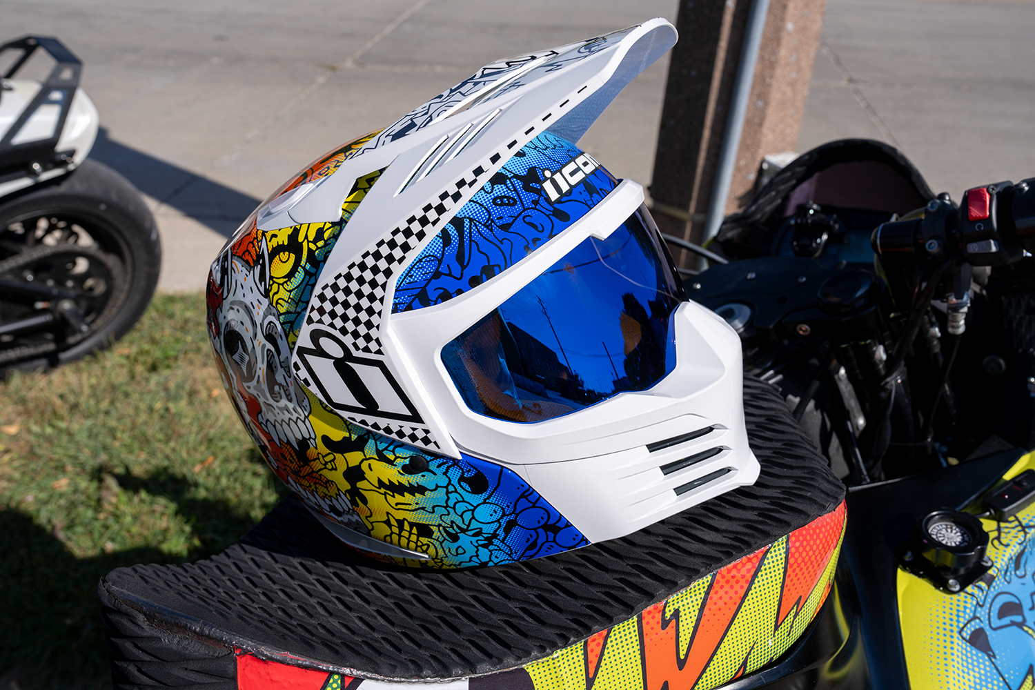 Icon Elsinore™ Doodle 3 Helmet