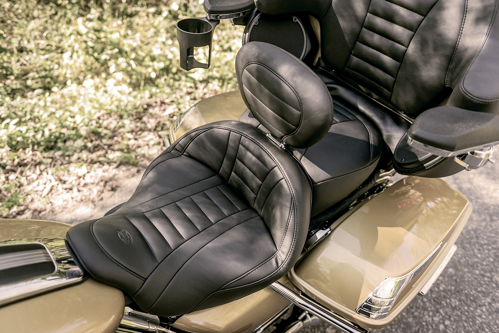 Mustang Driver Backrest Super Touring Deluxe Seat For Harley Touring 2008-2025