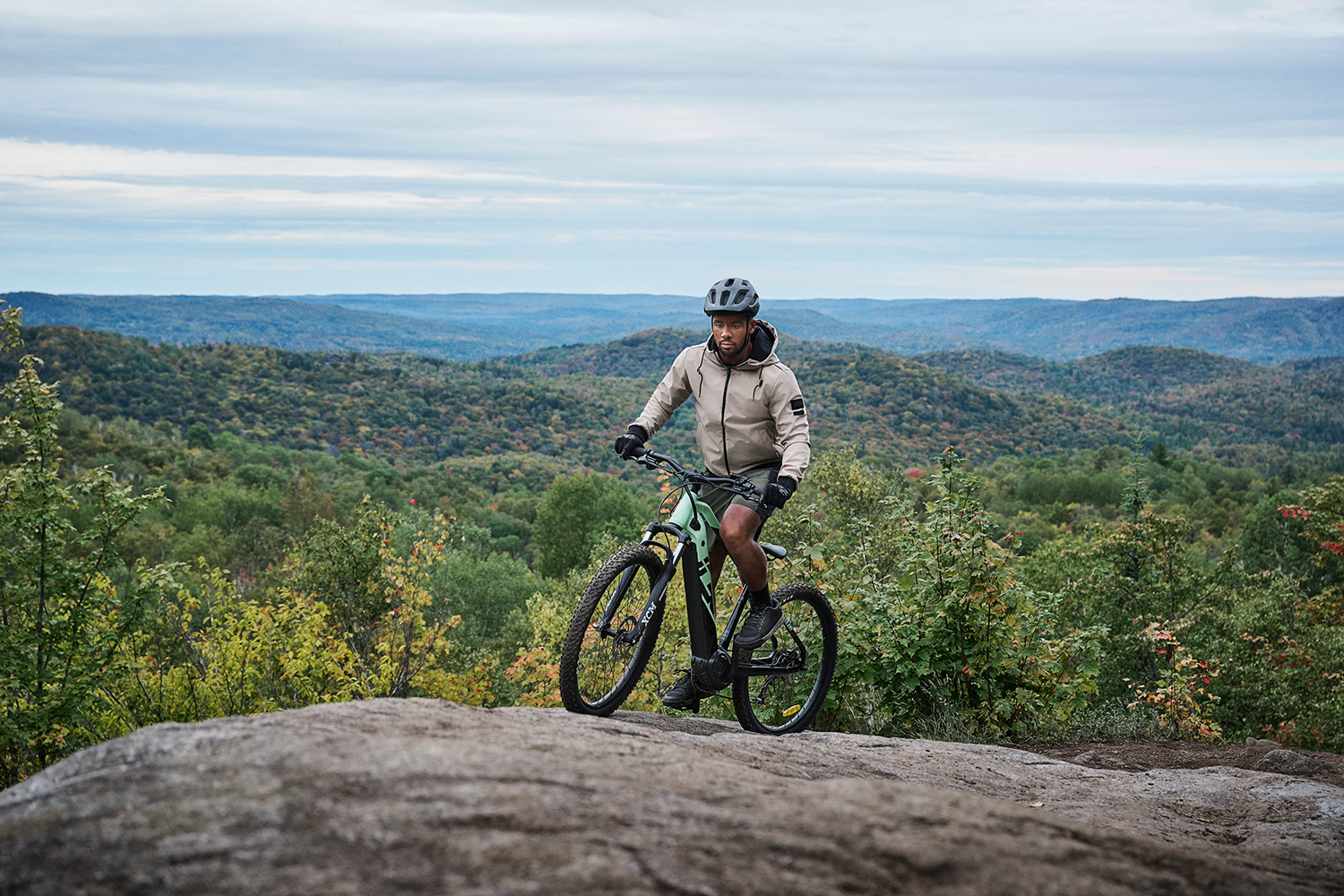 IGO ELECTRIC BIKES Outland Sawback RS E-Bike
