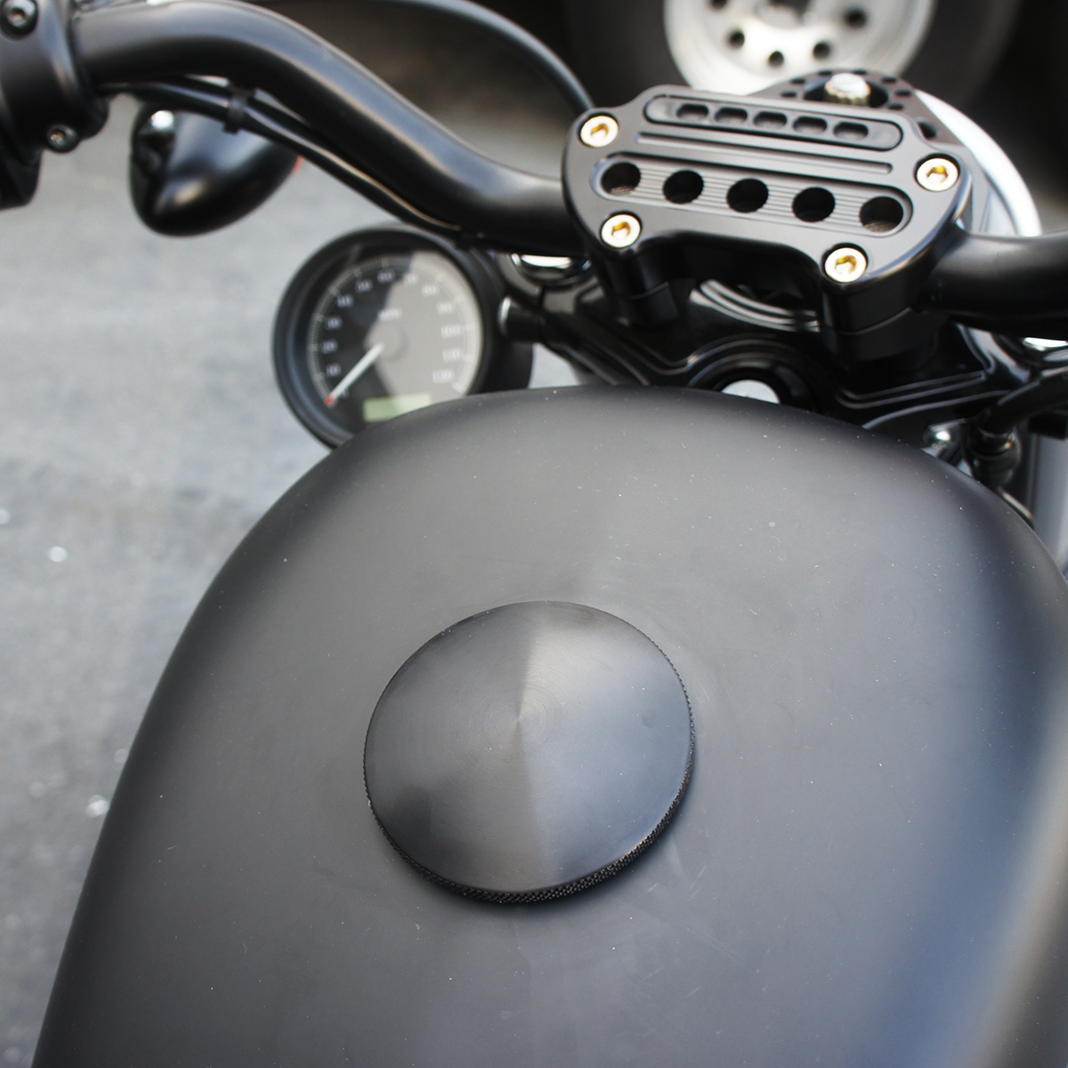 Joker Machine Knurled Gas Cap For Harley 1996-2018