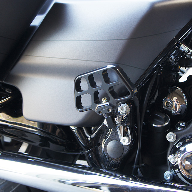 Joker Machine Serrated Mini Passenger Floorboards For Harley Softail 2018-2025