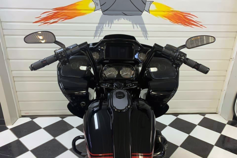 FAT BAGGERS INC. 1-1/4" EZ Install Flat Top Handlebar