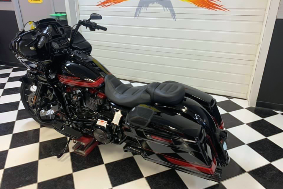 FAT BAGGERS INC. 1-1/4" EZ Install Flat Top Handlebar