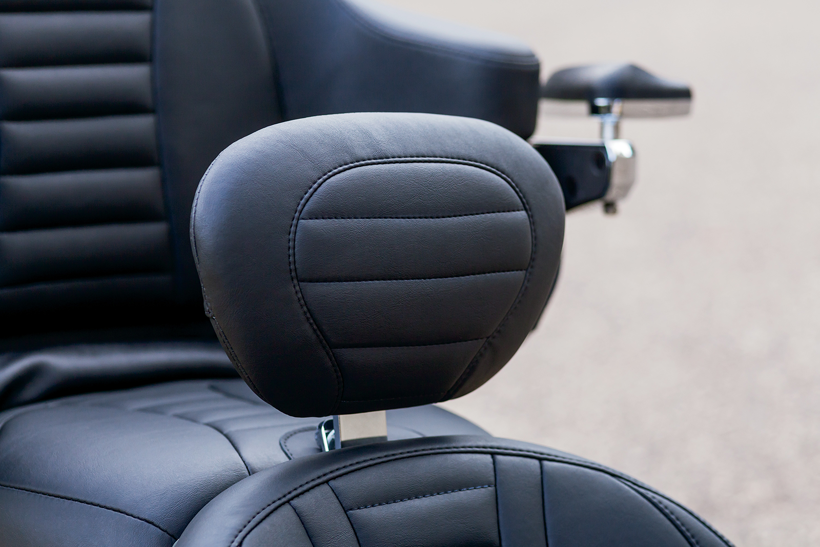 Mustang Driver Backrest Super Touring Deluxe Seat For Harley Touring 2008-2025