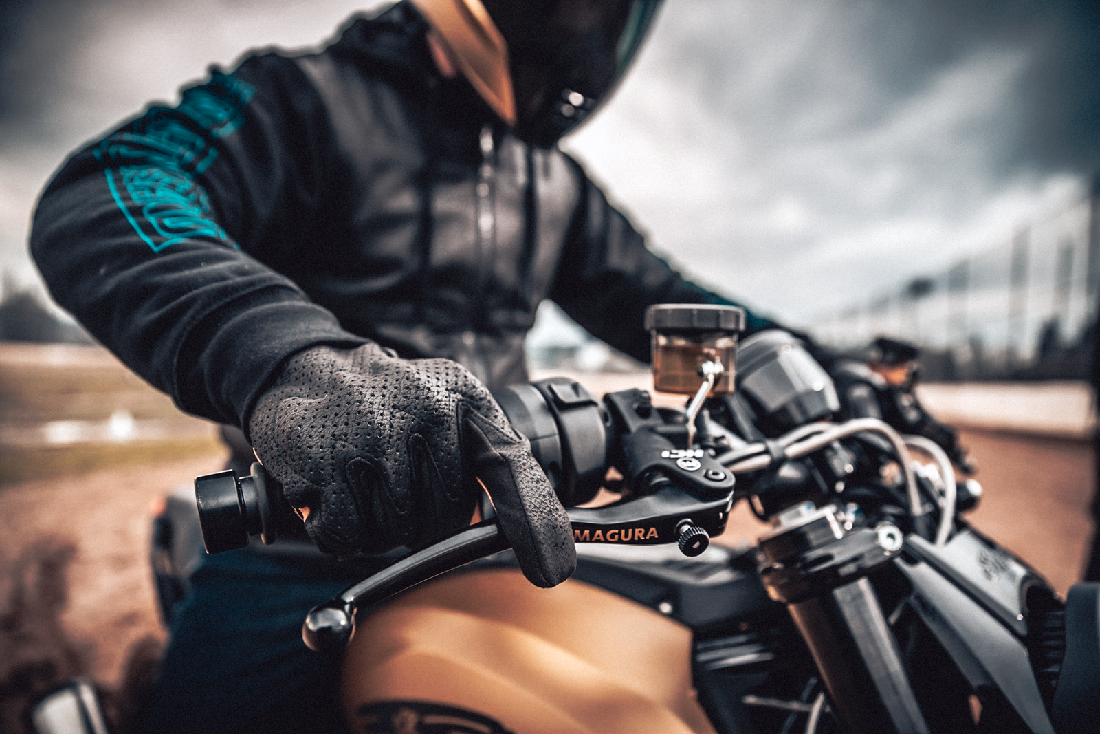 Icon Airform™ Gloves