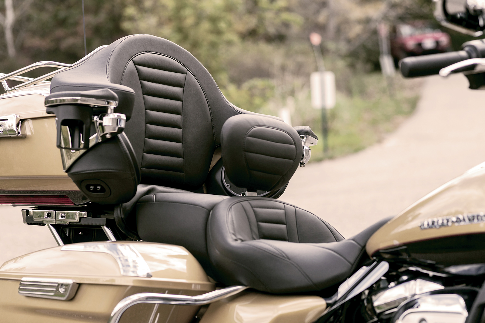Mustang Driver Backrest Super Touring Deluxe Seat For Harley Touring 2008-2025
