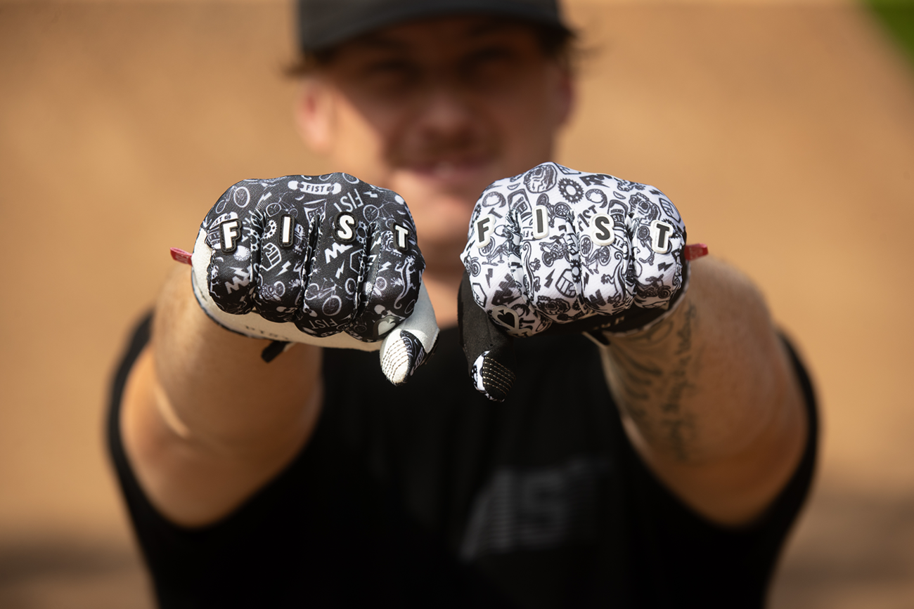 FIST HANDWEAR Strapped R-Willy Ace Gloves