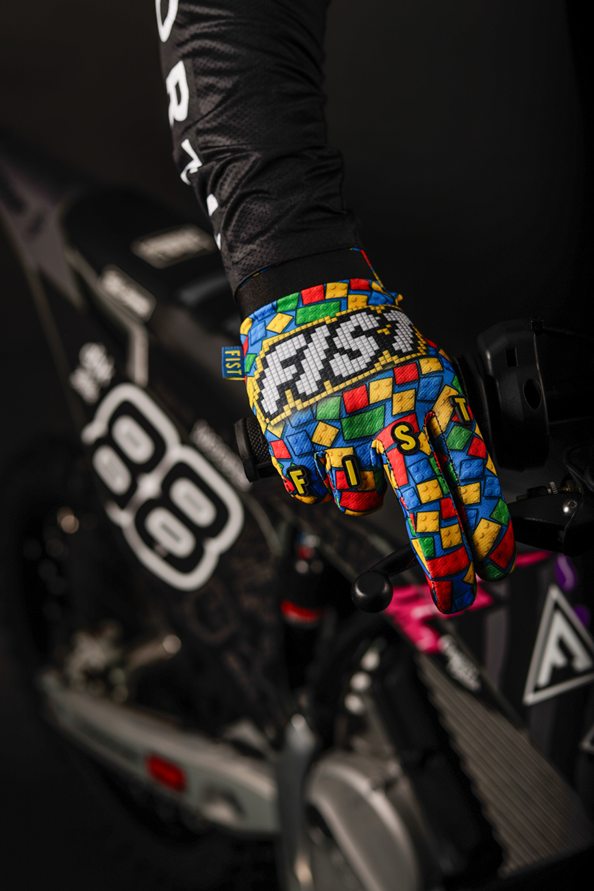 Fist handwear Strapped Build Gloves