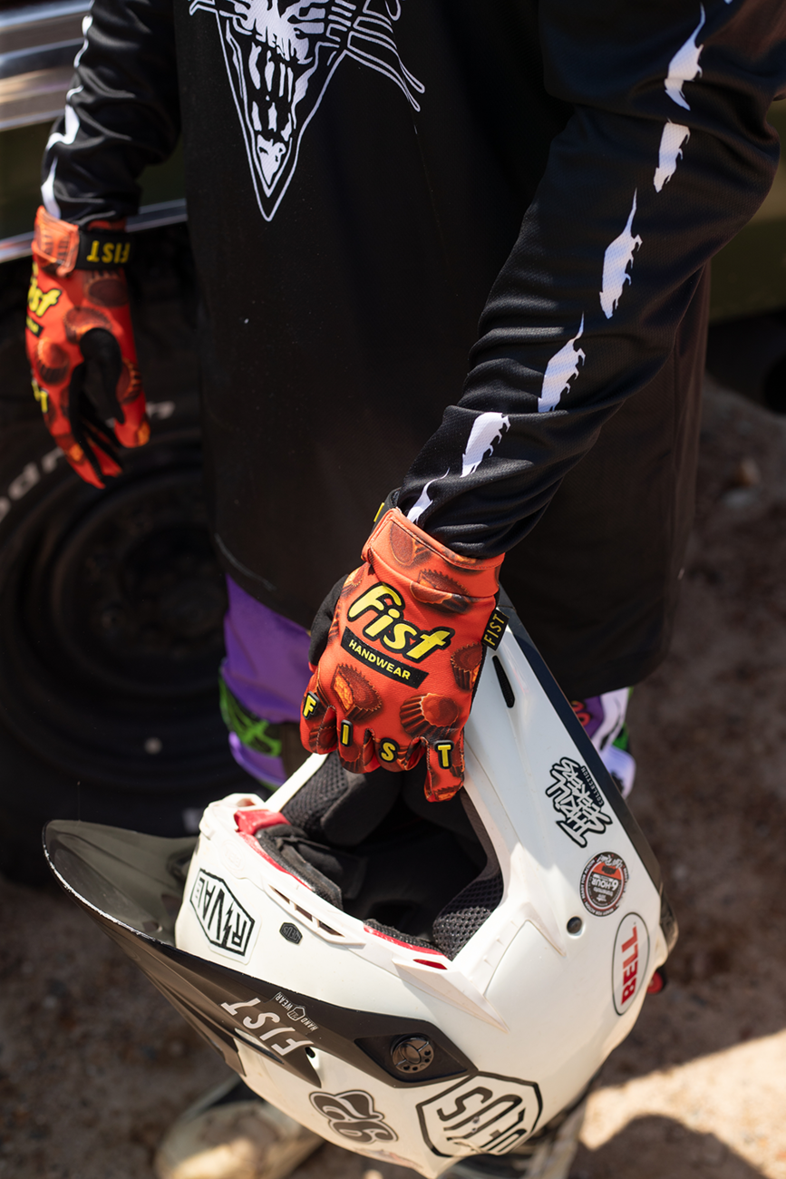 FIST HANDWEAR Strapped 100% Nuts Gloves