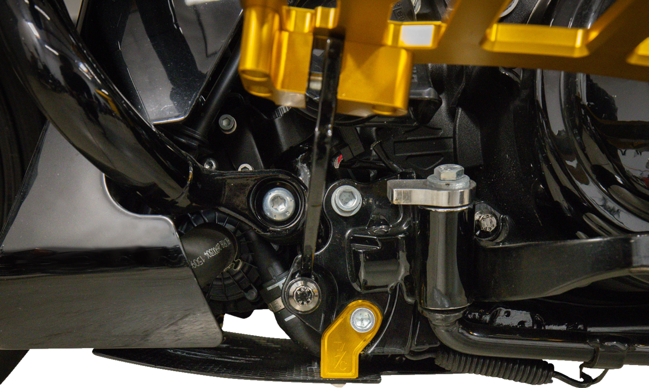 Thrashin supply co. Skid Plate - Carbon Fiber/Forged - With Gold Brackets - FLHX/FLTRX 2024-2024 Harley Davidson FLTRX Road Glide / 2024-2024 Harley Davidson FLHX Street Glide