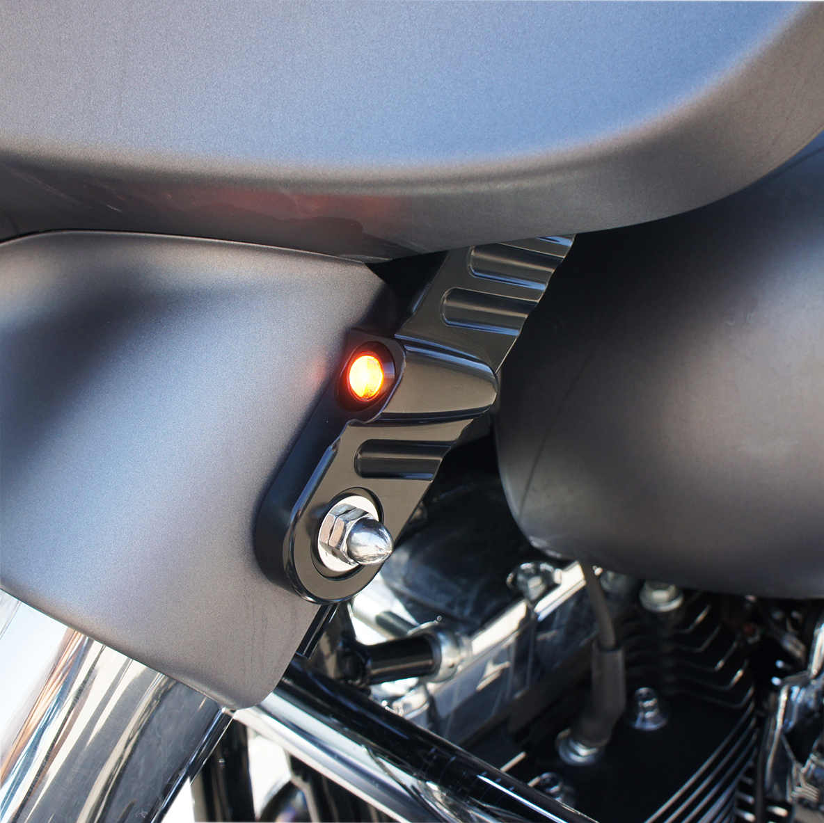 Joker machine Streamliner Turn Signals - Finned - Black 2014-2020 Harley Davidson FLHXS Street Glide Special / 2015-2020 Harley Davidson FLHXSE CVO Street Glide / 2014-2020 Harley Davidson FLHX Street Glide