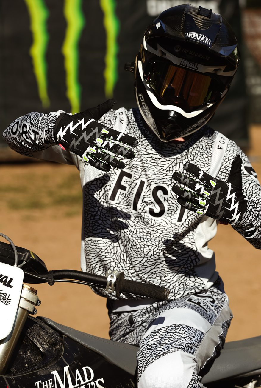 Fist handwear Strapped Taka Higashino Cali Roll Gloves
