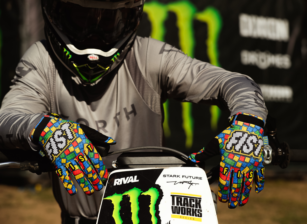 Fist handwear Strapped Build Gloves