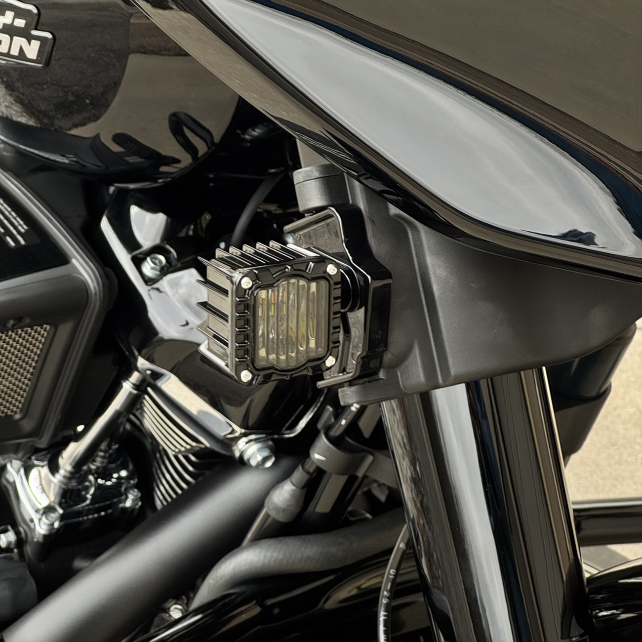 CUSTOM DYNAMICS Shark Demon® High-Performance LED Front Turn Signals