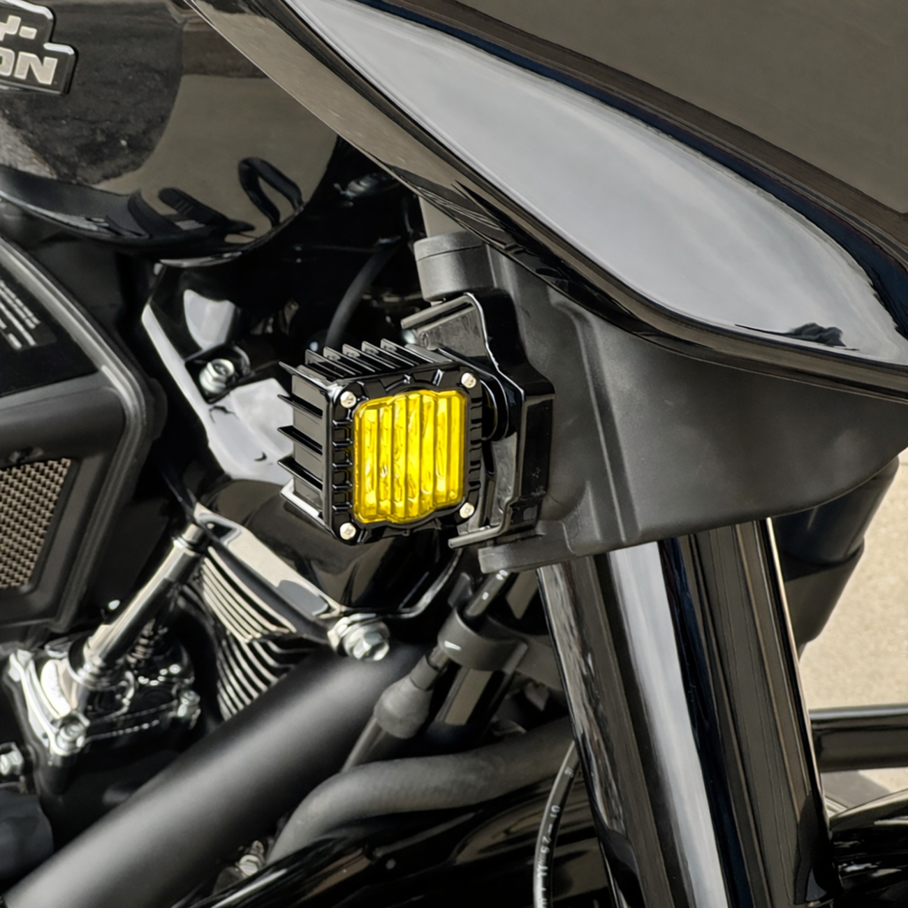 CUSTOM DYNAMICS Shark Demon® High-Performance LED Front Turn Signals