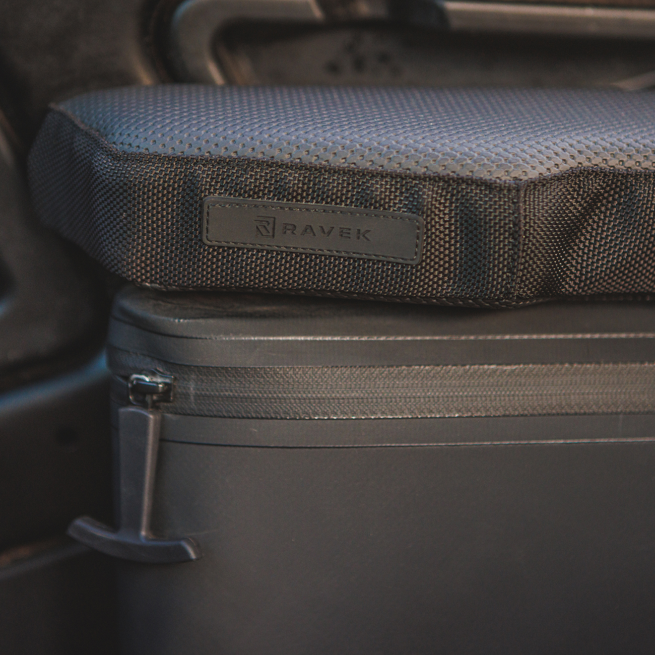 RAVEK Armrests