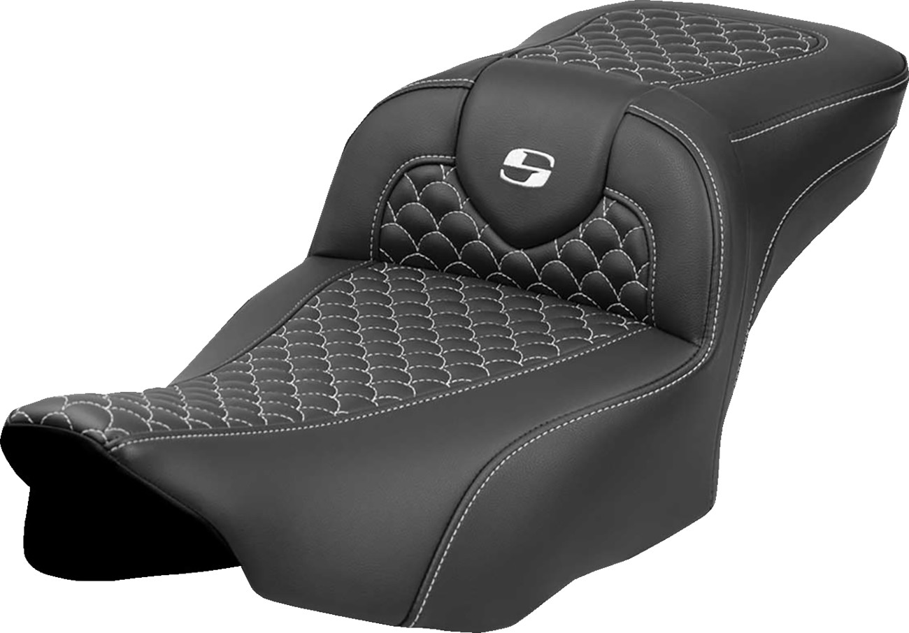 Saddlemen Roadsofa™ Extended Reach Seat - Dragon Scale Stitch - White Stitch - w/o Backrest - FLT/FLH '23-'24 Harley Davidson