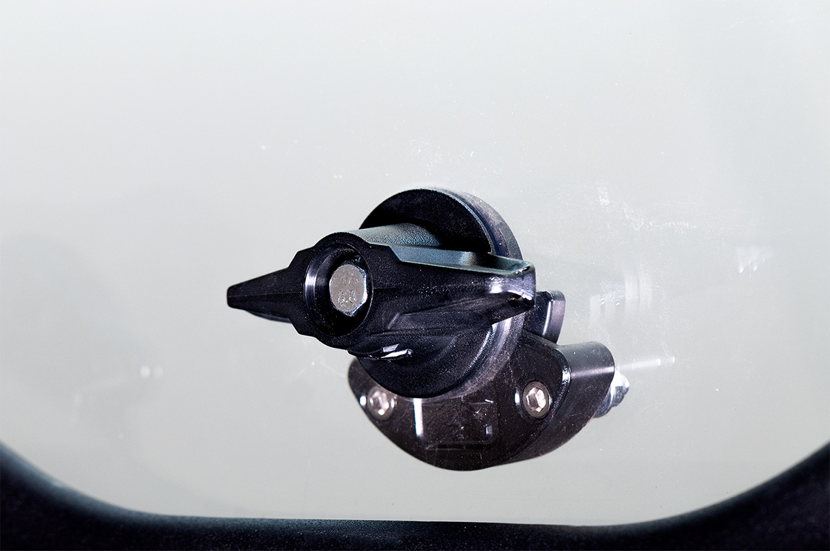 SEIZMIK Folding Rear Windshield