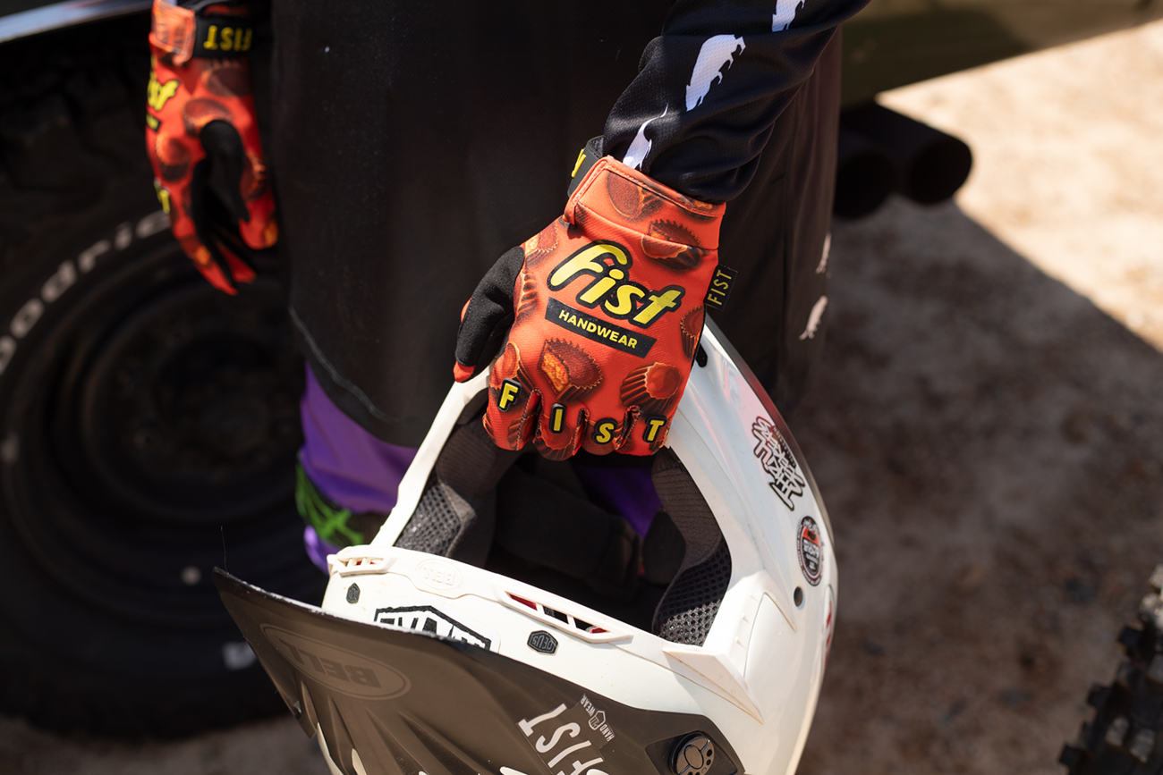 FIST HANDWEAR Strapped 100% Nuts Gloves