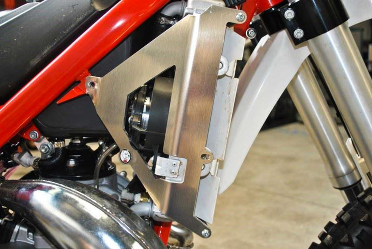 AXP RACING Radiator Braces