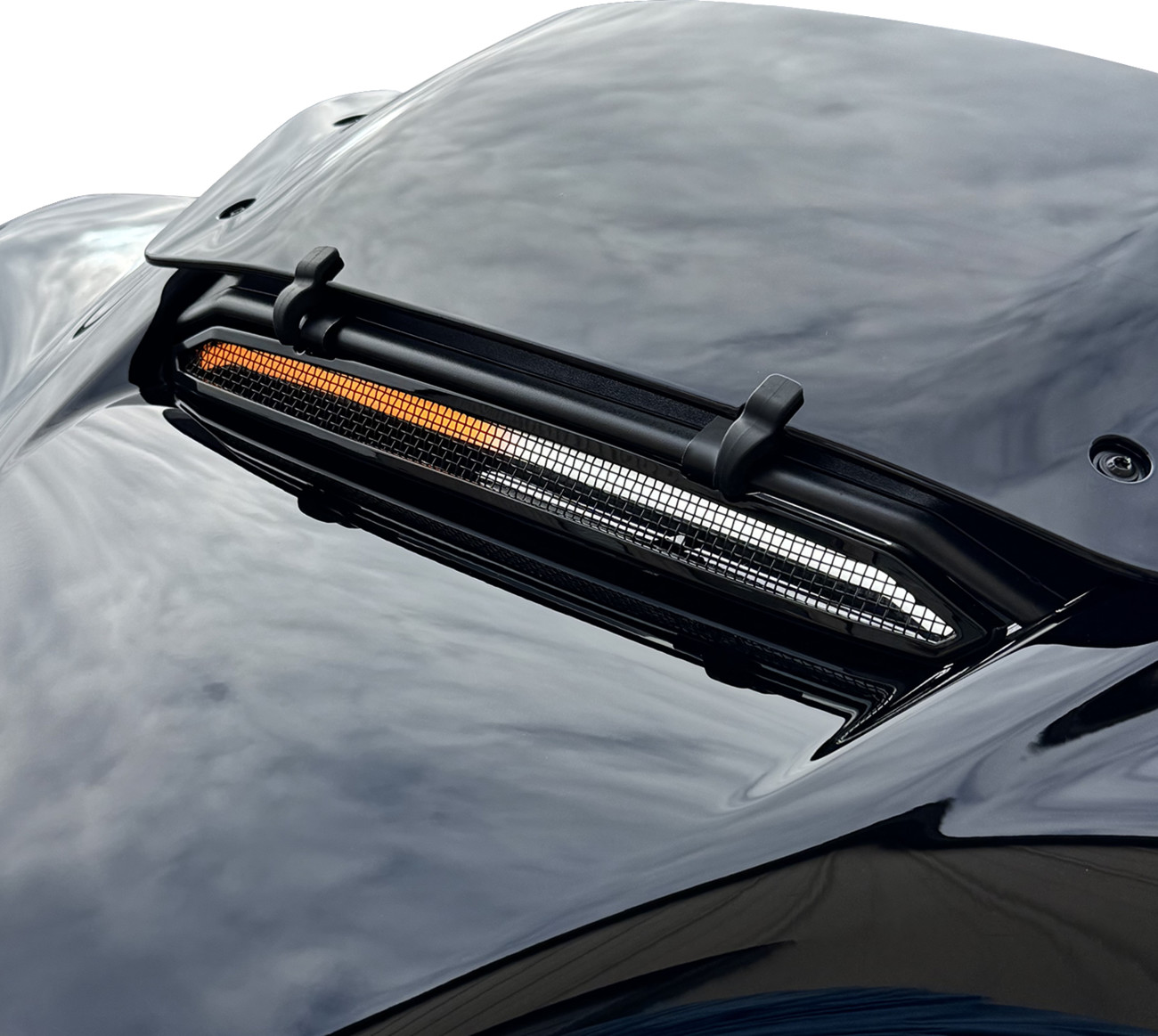 CUSTOM DYNAMICS Windshield Trim