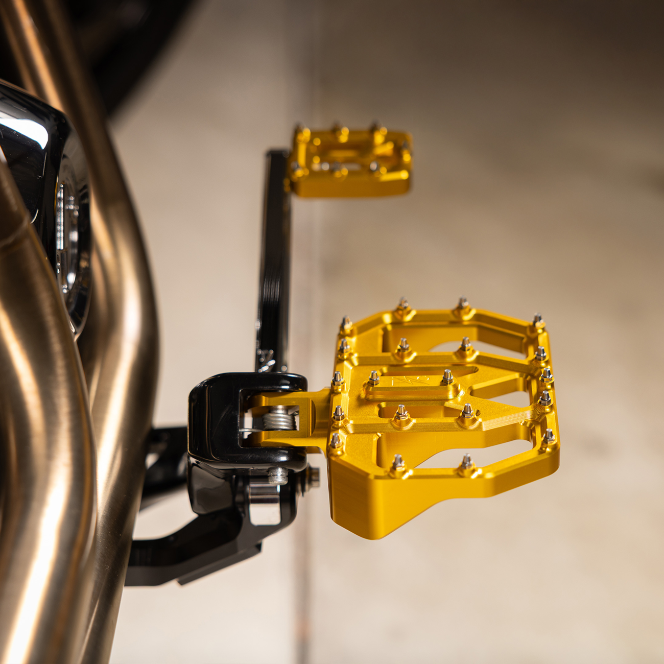 Thrashin supply co. Mini Aggressor Floorboards - Gold - Rear Harley Davidson