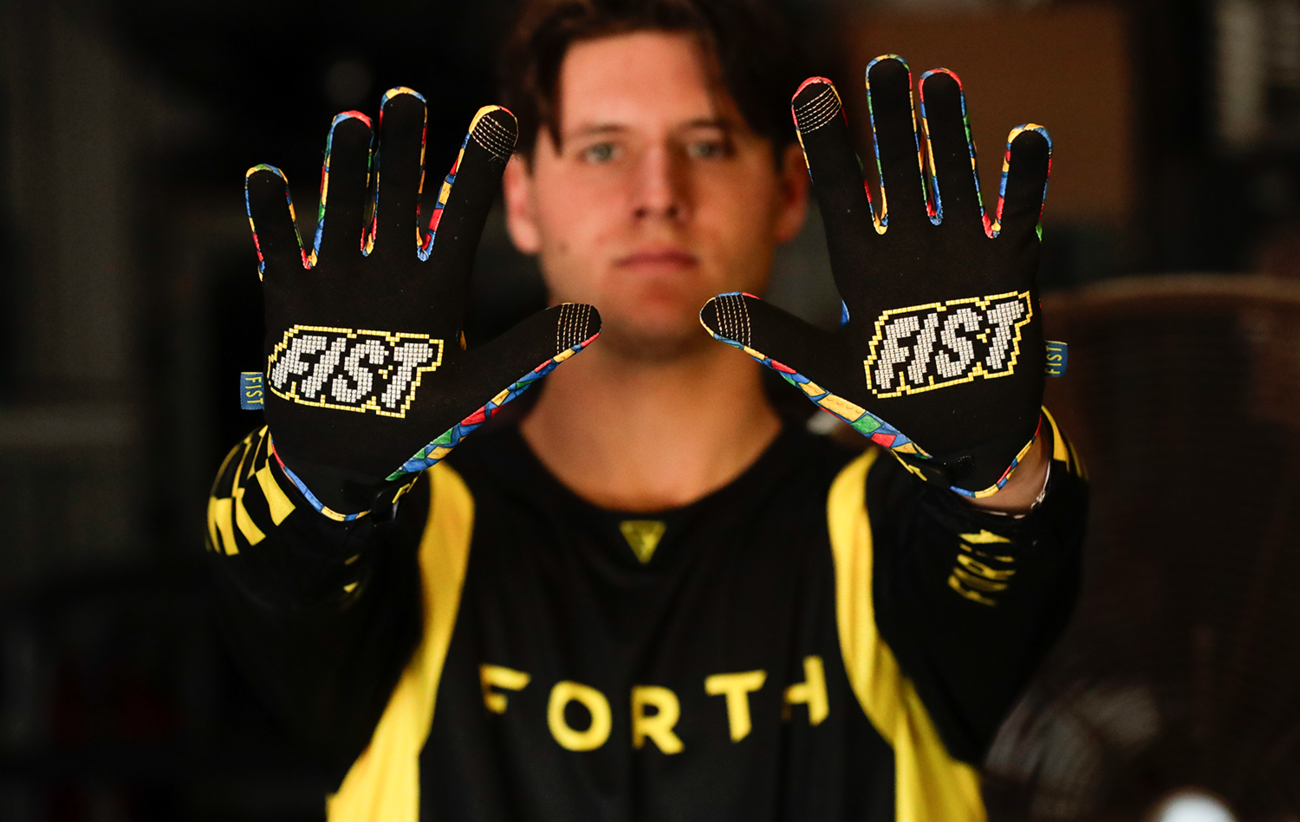 Fist handwear Strapped Build Gloves