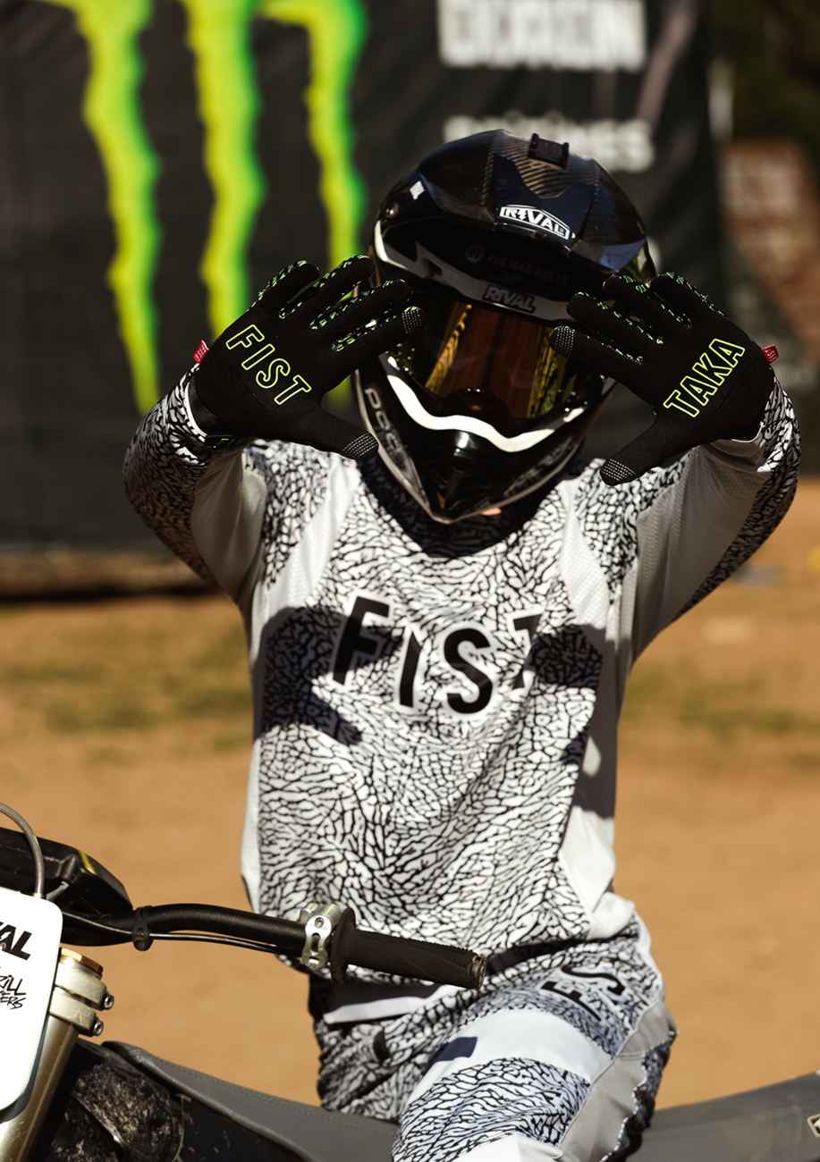 Fist handwear Strapped Taka Higashino Cali Roll Gloves