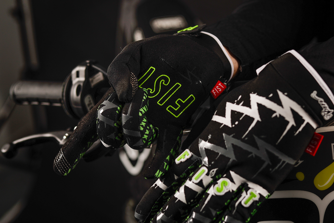 Fist handwear Strapped Taka Higashino Cali Roll Gloves