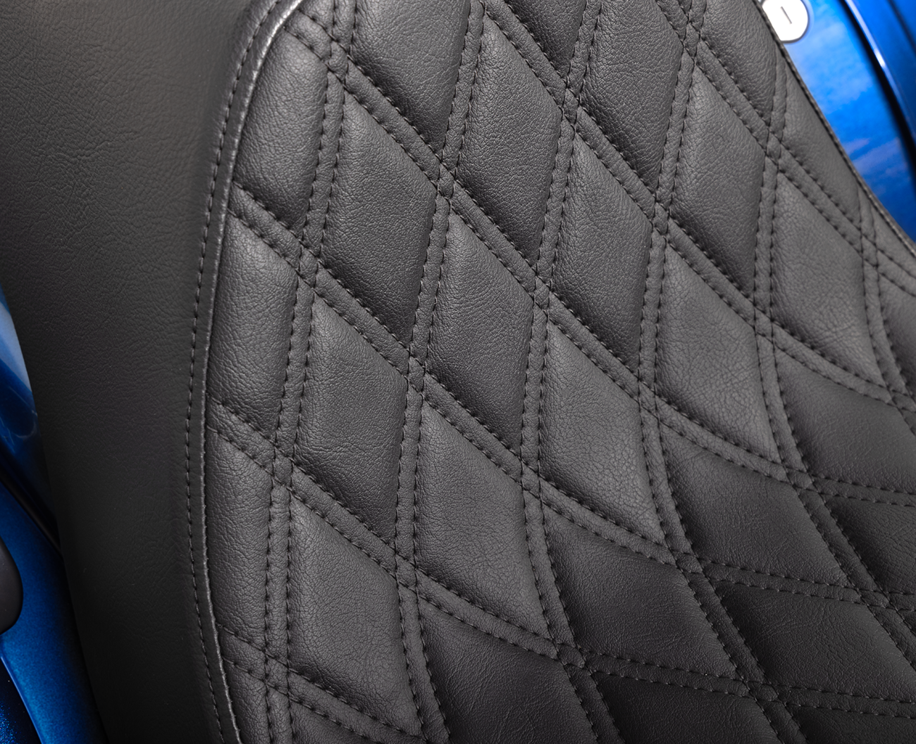 Drag specialties seats Predator III 2-Up Seat - Double Diamond - Black w/ Black Stitching - FL/FX '18-'24 Harley Davidson