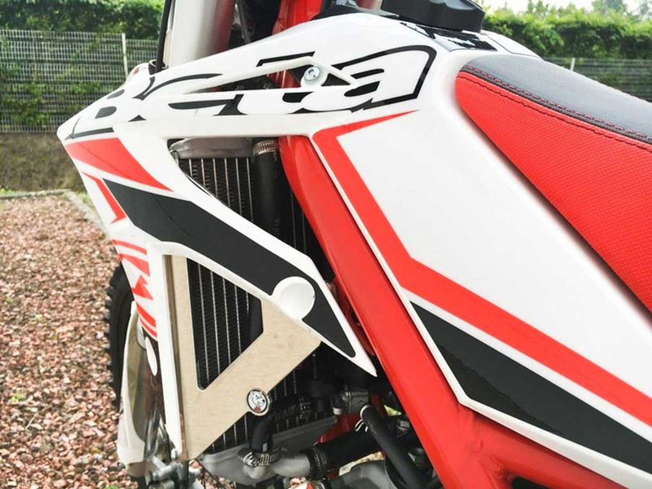 AXP RACING Radiator Braces