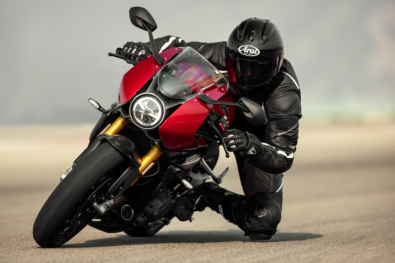 Arai Corsair-X Solid Helmet