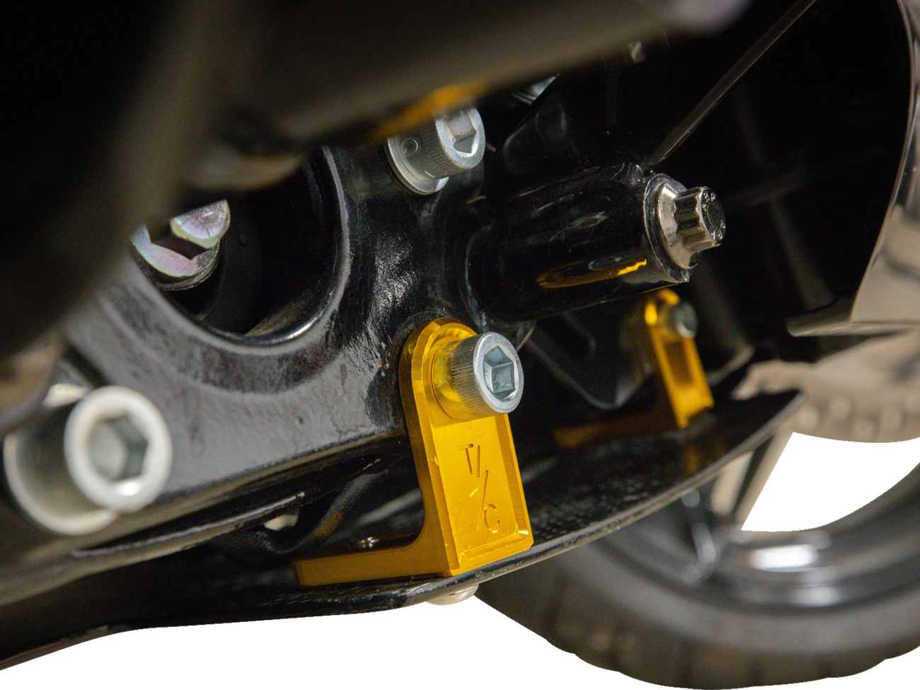 Thrashin supply co. Skid Plate - Carbon Fiber/Forged - With Gold Brackets - FLHX/FLTRX 2024-2024 Harley Davidson FLTRX Road Glide / 2024-2024 Harley Davidson FLHX Street Glide