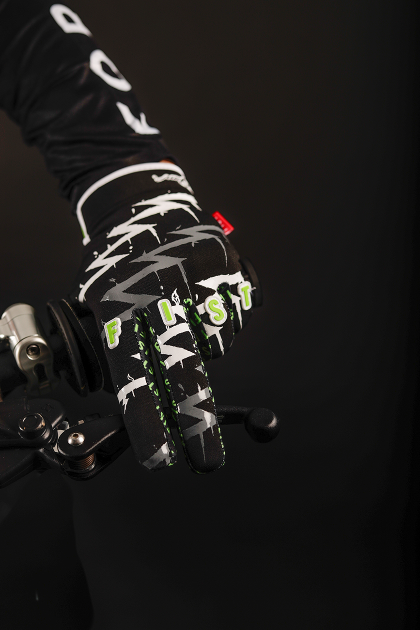 Fist handwear Strapped Taka Higashino Cali Roll Gloves
