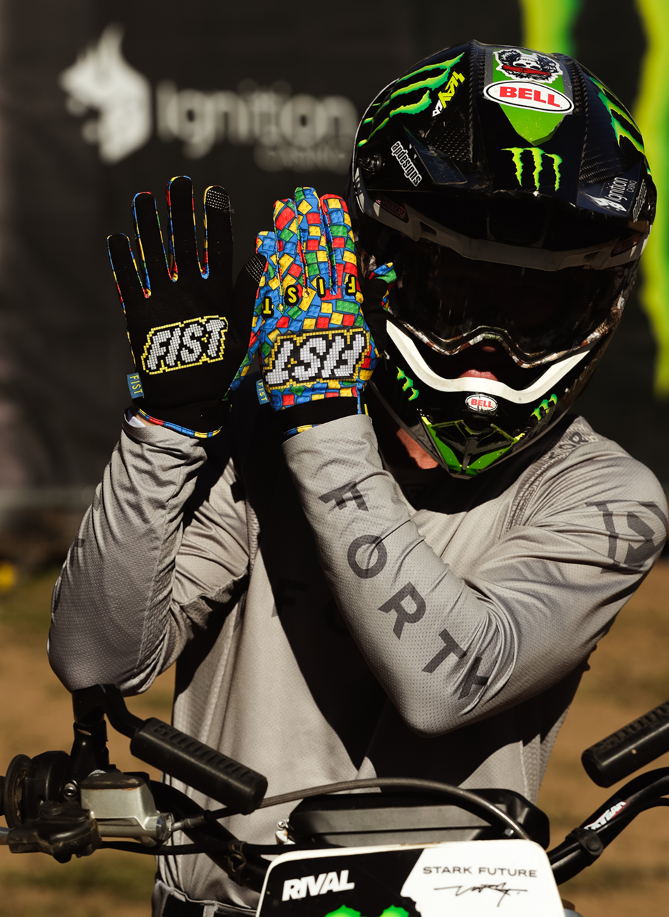 Fist handwear Strapped Build Gloves
