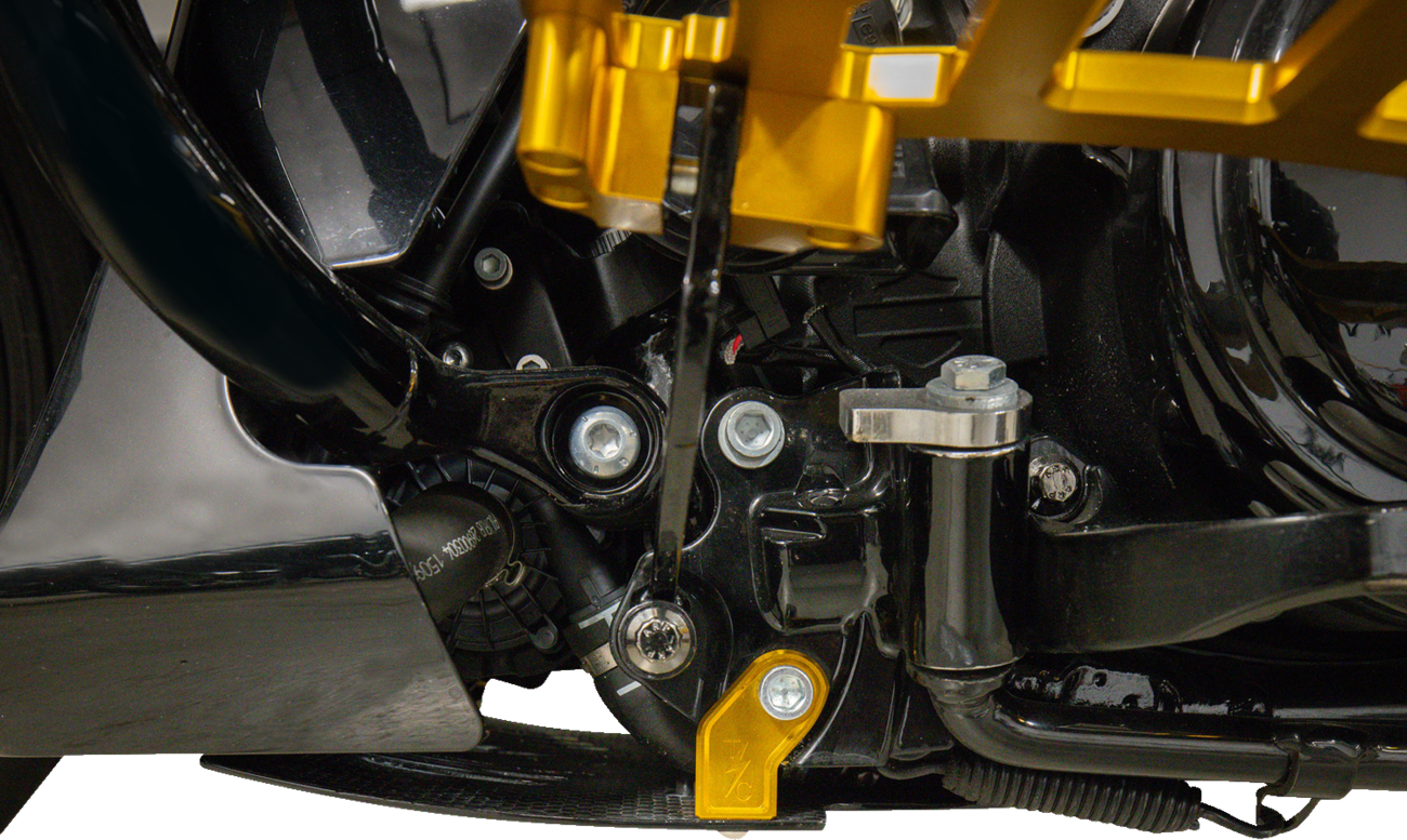 Thrashin supply co. Skid Plate - Carbon Fiber/Gloss - With Gold Brackets - FLHX/FLTRX 2024-2024 Harley Davidson FLTRX Road Glide / 2024-2024 Harley Davidson FLHX Street Glide