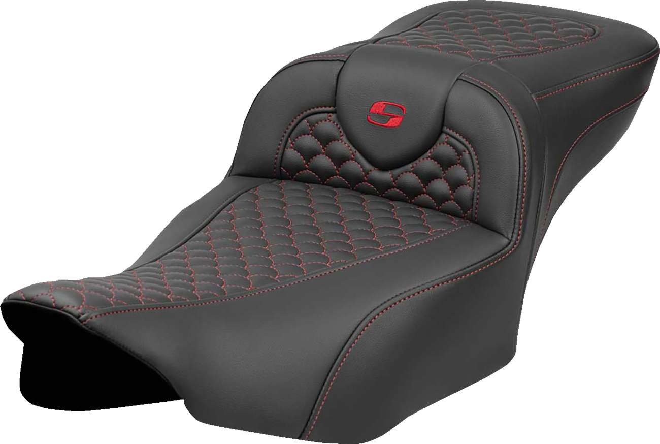 Saddlemen Roadsofa™ Extended Reach Seat - Dragon Scale Stitch - Red Stitch - w/o Backrest - FLTR/FLHX '23-'24 Harley Davidson