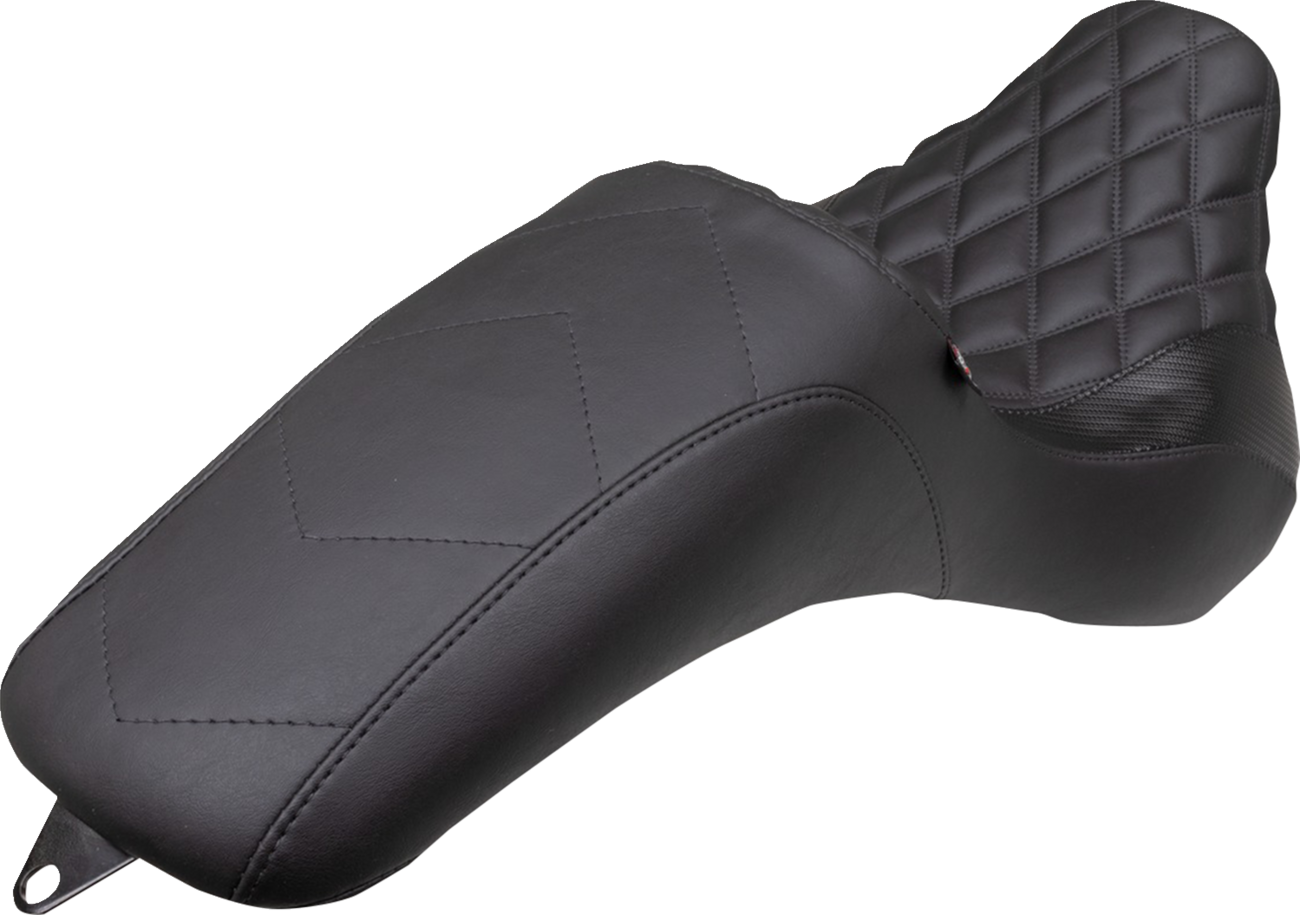 Mustang Tripper Fastback Diamond Stitch Seat For Harley Softail Street Bob 2018-2025