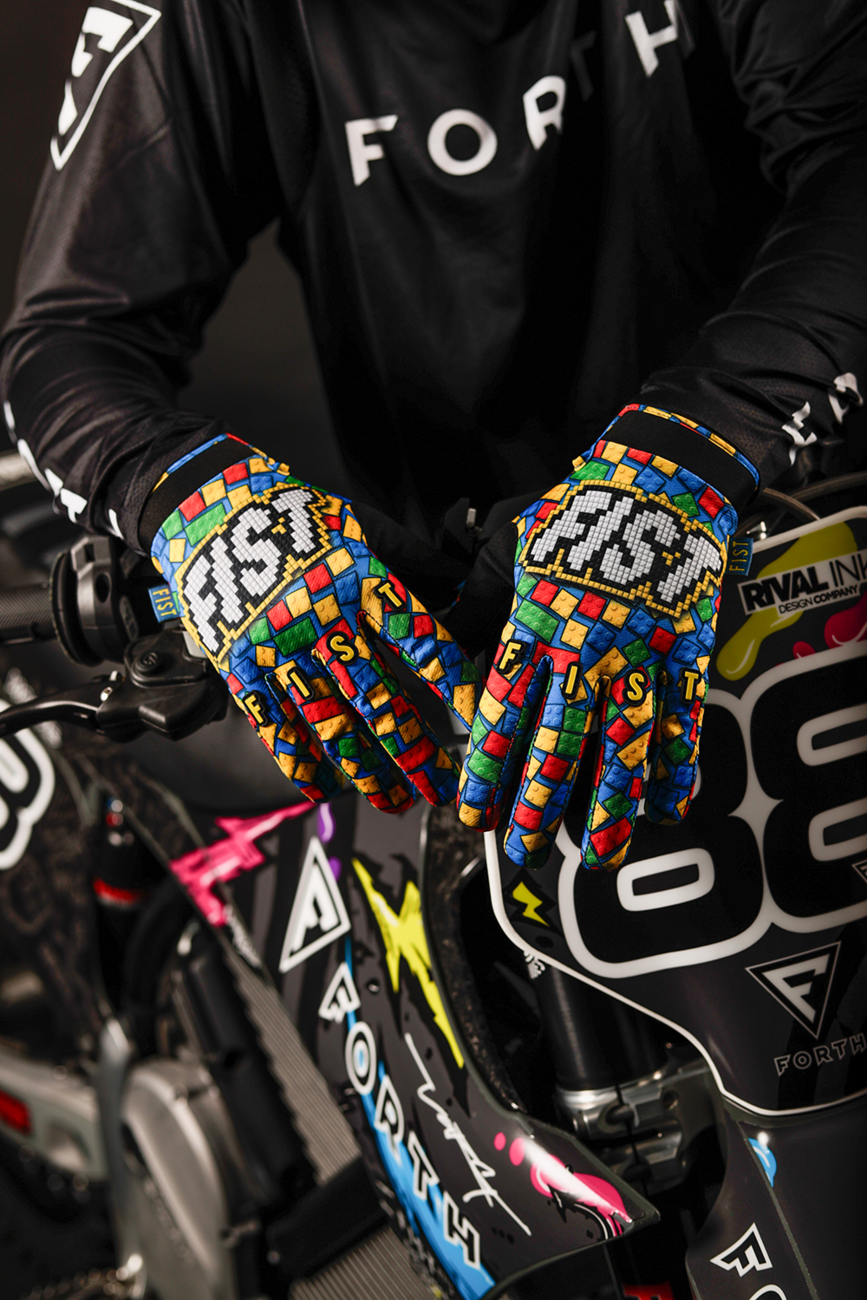 Fist handwear Strapped Build Gloves
