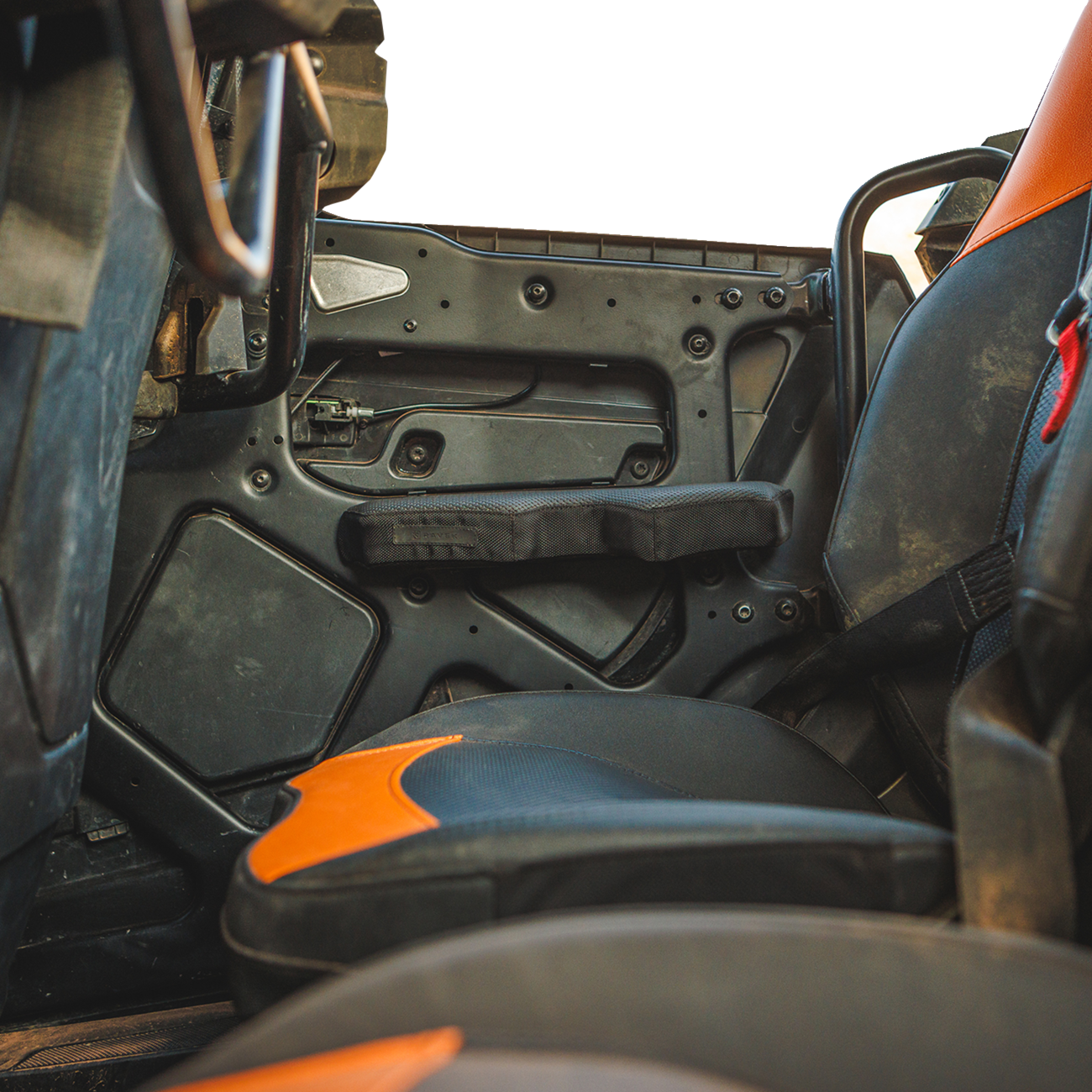 RAVEK Armrests