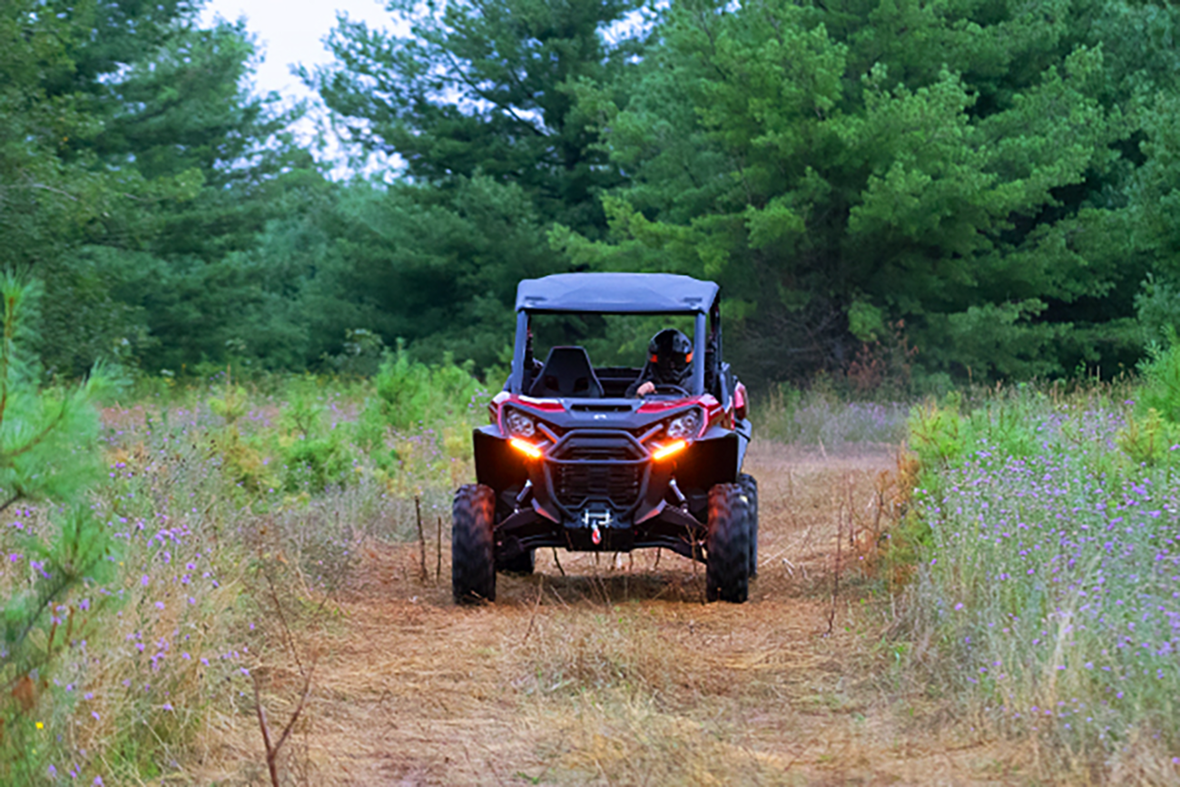 Ravek Apex Lights™ - Running - Amber - Commander Can-Am