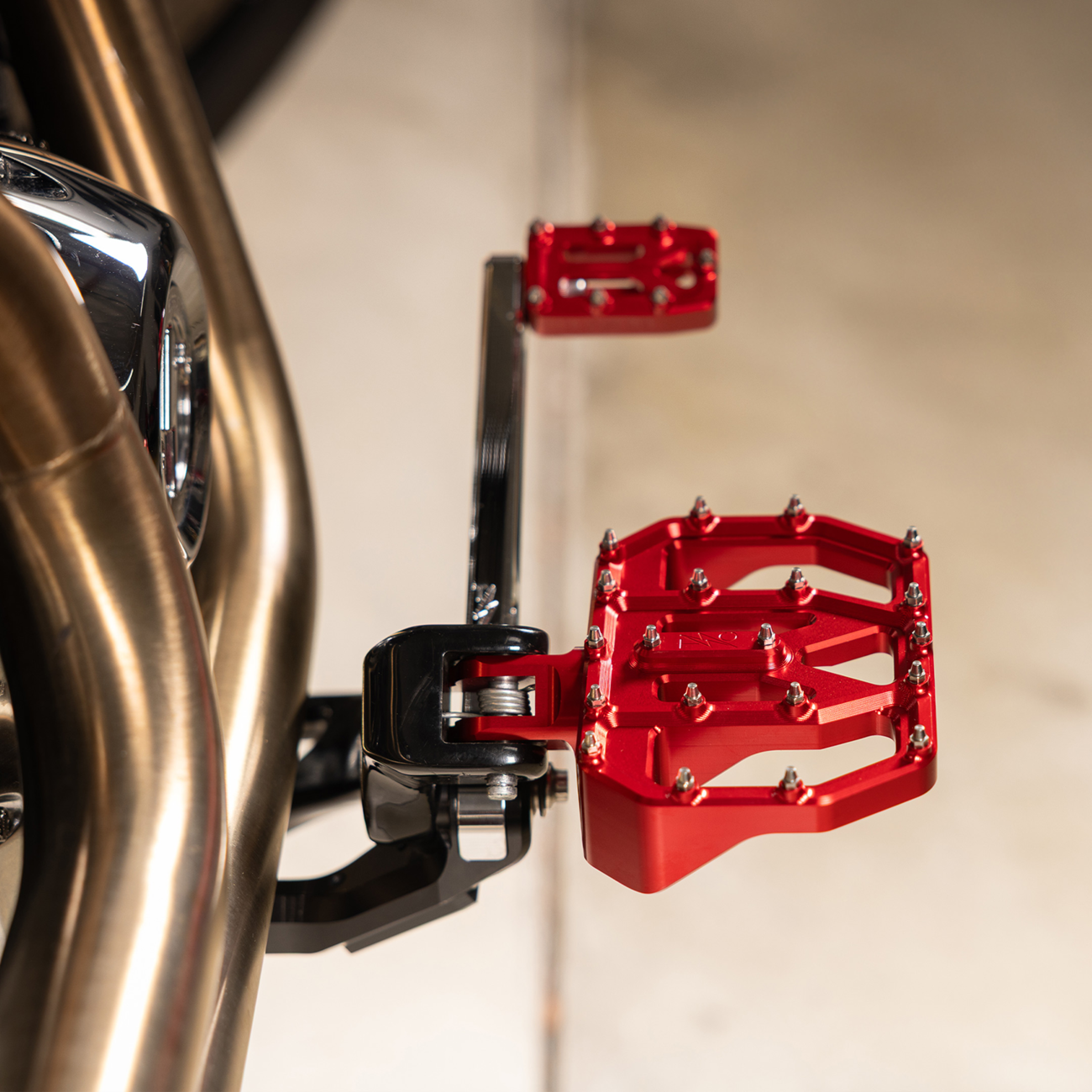 Thrashin supply co. Mini Aggressor Floorboards - Red - Rear Harley Davidson