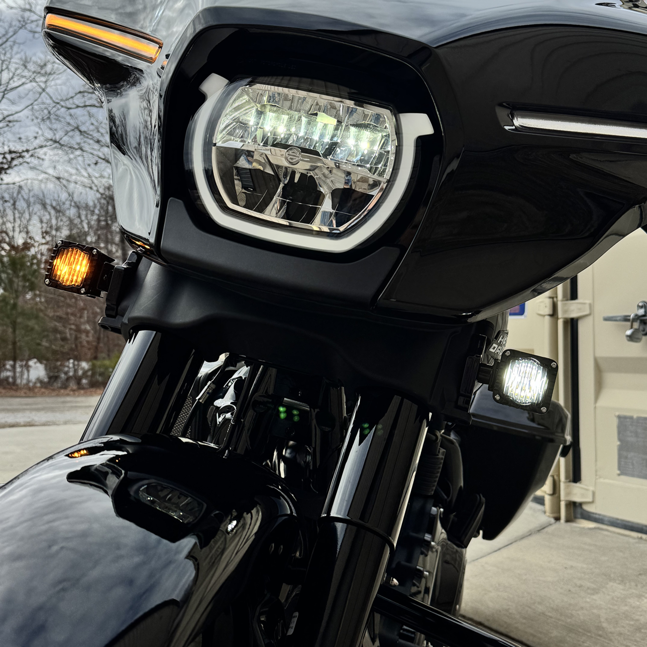 CUSTOM DYNAMICS Shark Demon® High-Performance LED Front Turn Signals