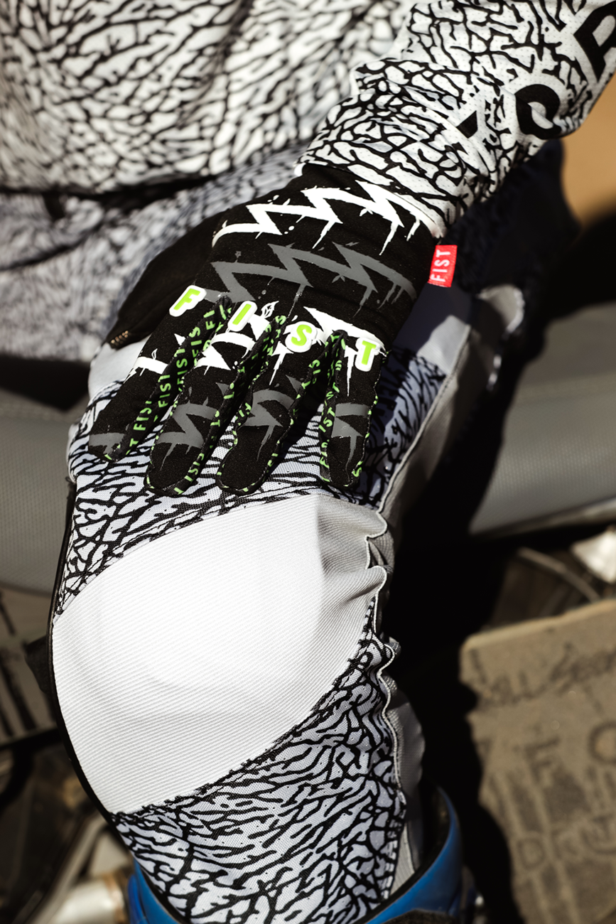Fist handwear Strapped Taka Higashino Cali Roll Gloves