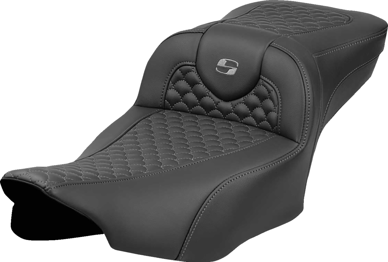 Saddlemen Roadsofa™ Extended Reach Seat - Dragon Scale Stitch - Dark Gray Stitch - w/o Backrest - FL '23-'24 Harley Davidson