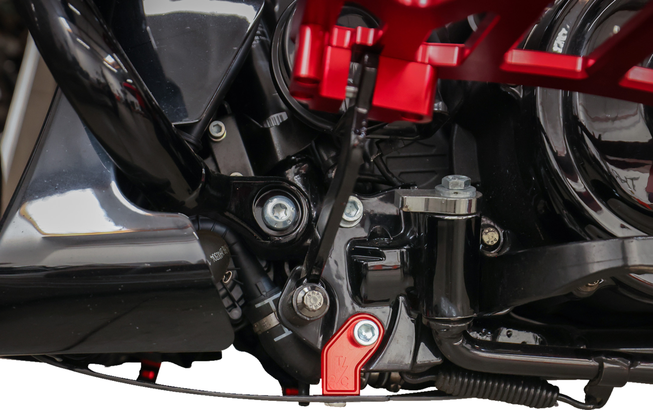 Thrashin supply co. Skid Plate - Carbon Fiber/Forged - With Red Brackets - FLHX/FLTRX 2024-2024 Harley Davidson FLTRX Road Glide / 2024-2024 Harley Davidson FLHX Street Glide