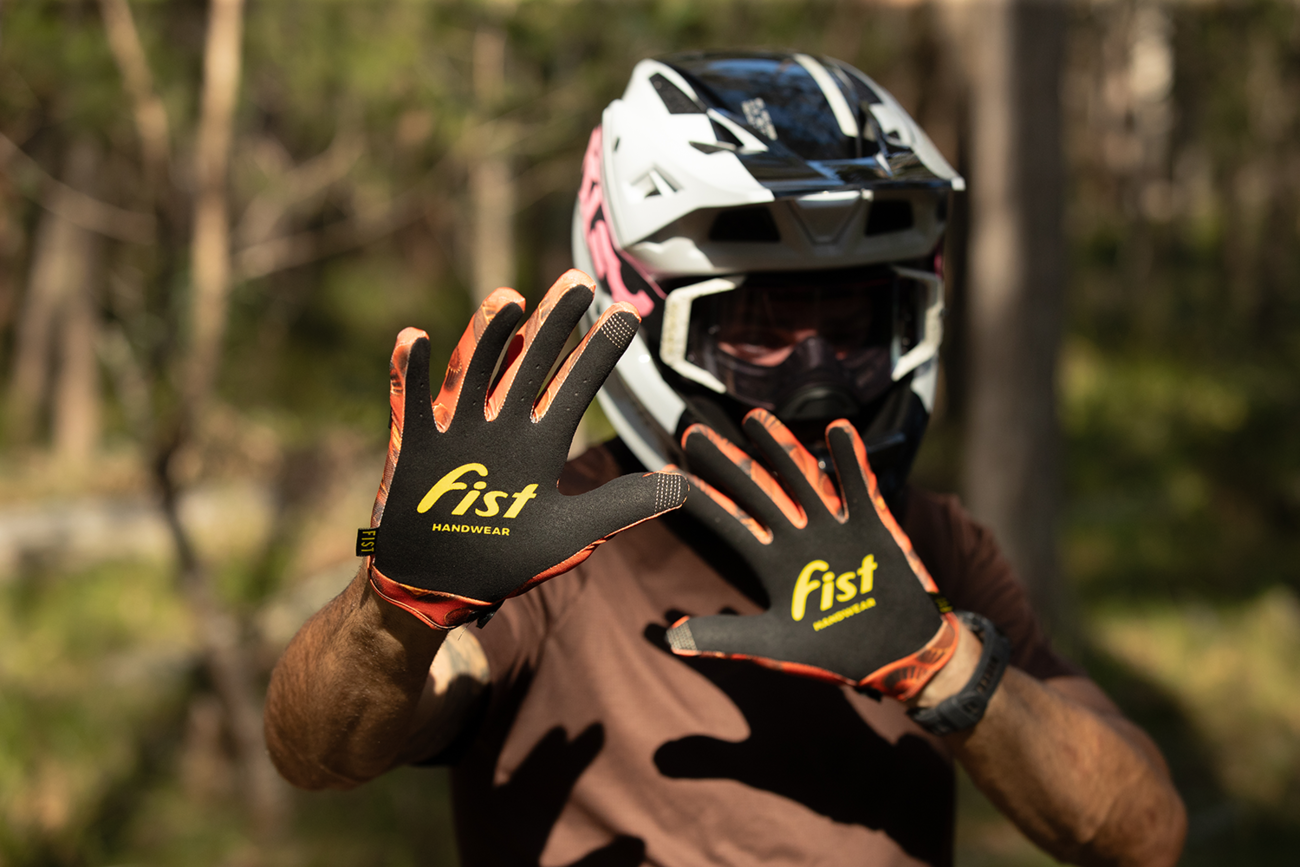FIST HANDWEAR Strapped 100% Nuts Gloves